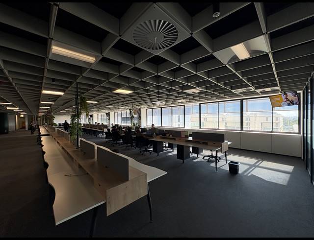 3,758M² OFFICE TO LET IN PINELANDS